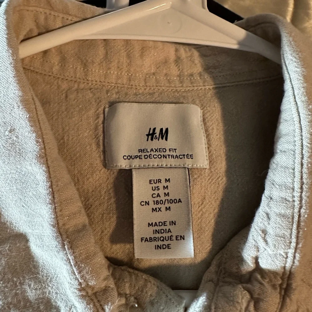 Button up - Picture 3 of 3